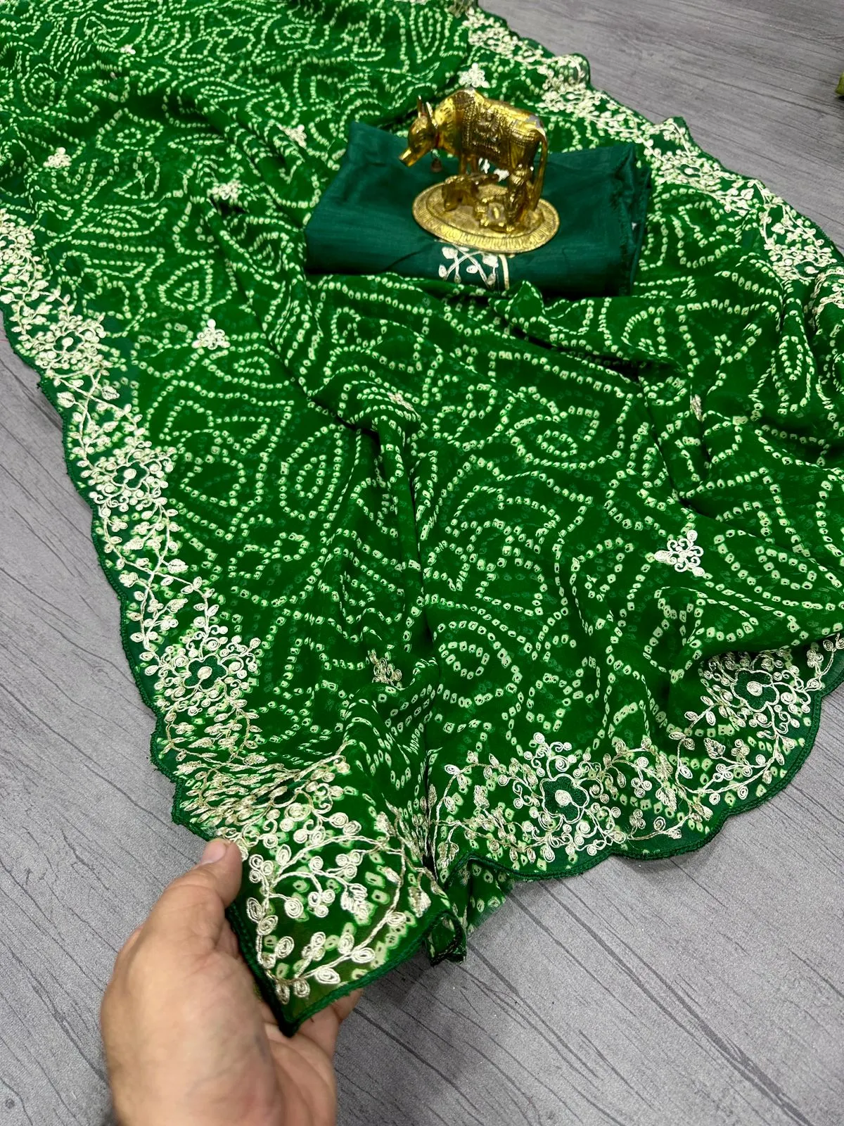 Traditional Bandhani Saree - Image 3 in Surat